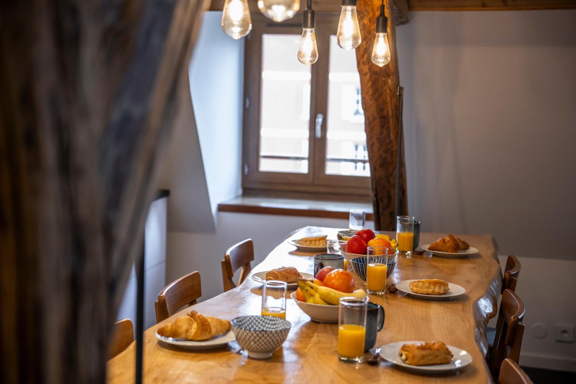 Superbe Loft - Situ Sur La Place Centrale Barcelonnette Exteriör bild